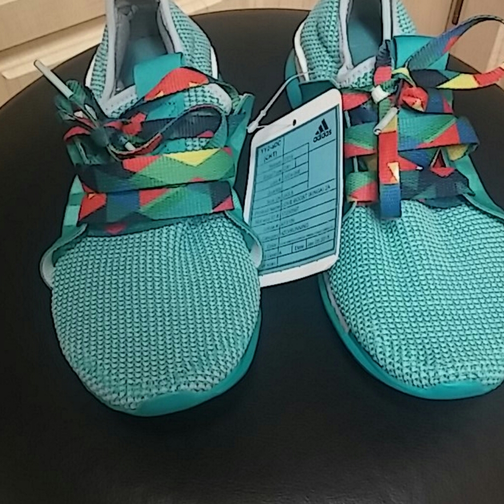 Womans sneakers..